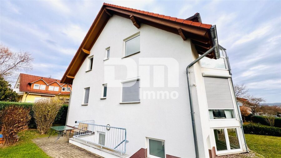 Schöne Dachgeschosswohnung mit umfangreicher Ausstattung, zwei Balkonen und Stellplatz - Seitenansicht